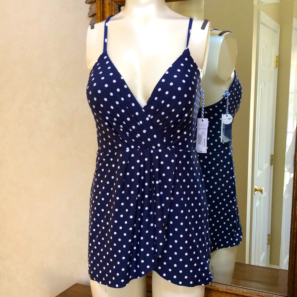 New Women’s Sonnet Shores one piece swimsuit with skirt bottom. Size 6. Navy.